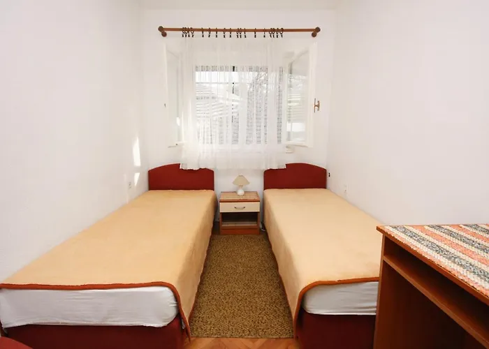 Apartman With A Parking Space - 6087