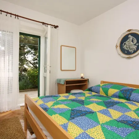 With A Parking Space - 6087 Makarska