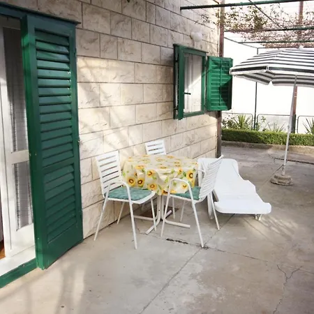 With A Parking Space - 6087 * Макарска