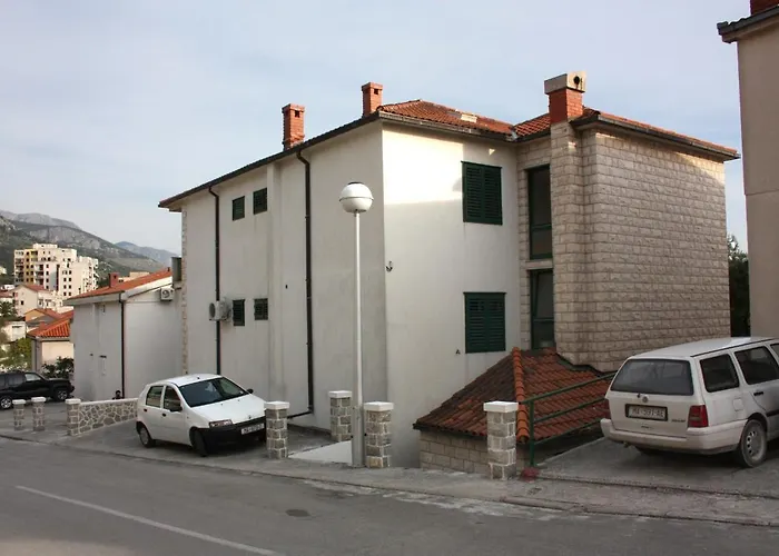 With A Parking Space - 6087 *