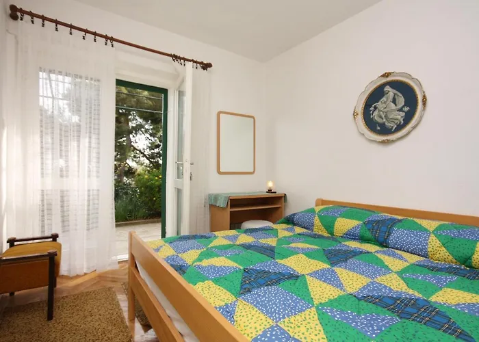 With A Parking Space - 6087 Makarska