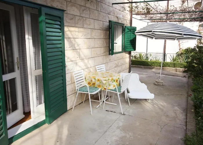 With A Parking Space - 6087 * Макарська