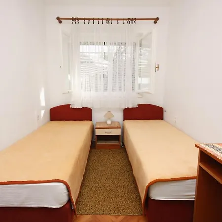 Apartman With A Parking Space - 6087